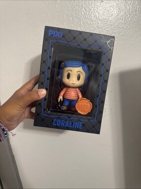 Coraline Collectible Vinyl Figure - Blue and Orange